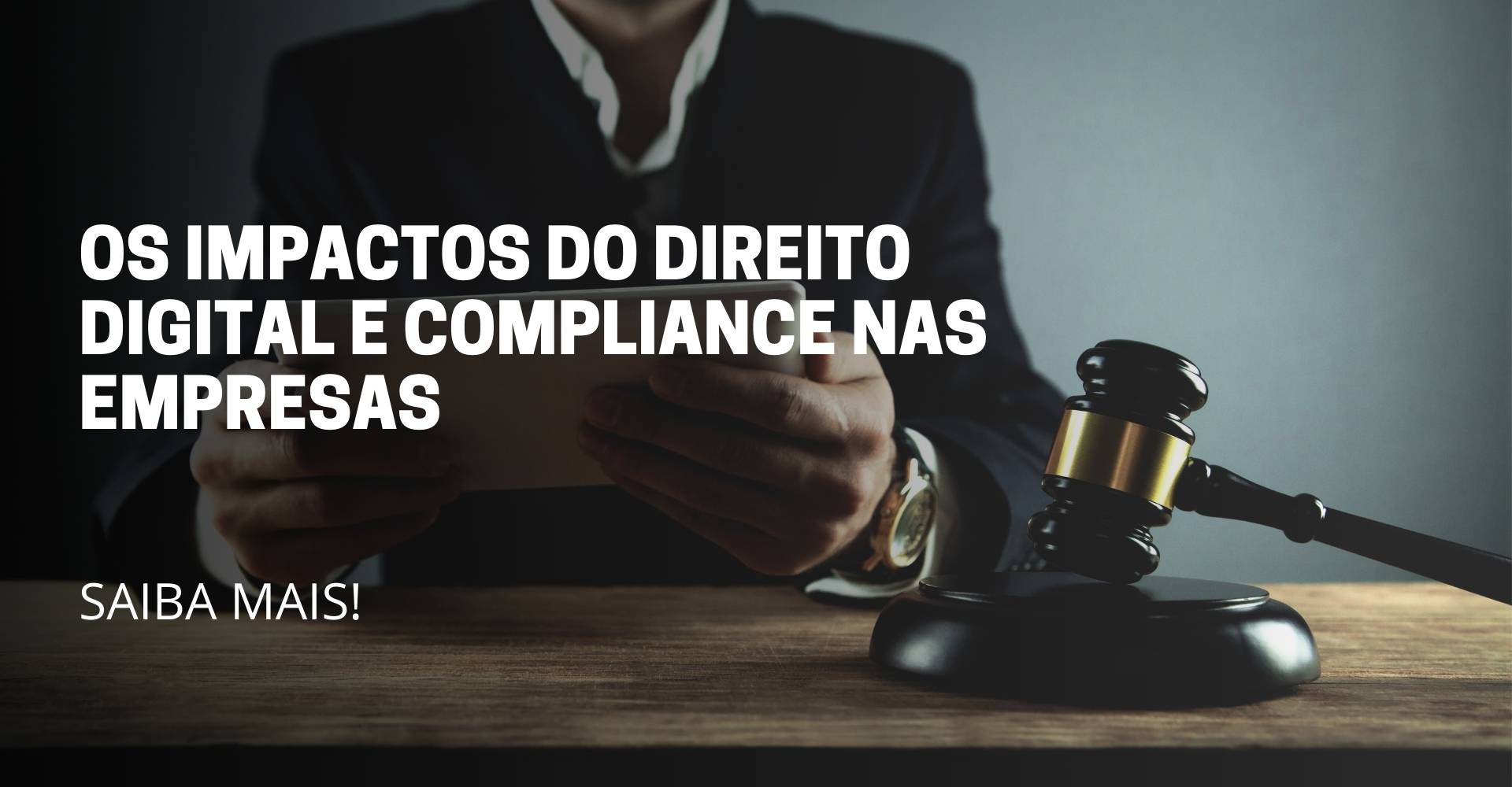 A imagem deste artigo reflete 1 pessoa sentada mexendo no tablet l e no meio da imagem está escrito o título do artigo: Os impactos do direito digital e Compliance nas empresas