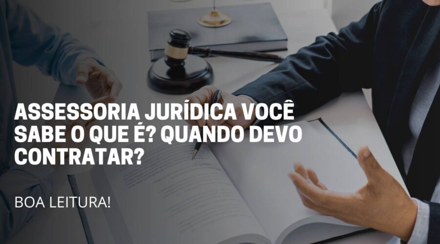 A imagem deste artigo reflete um advogado mostrando informação escrita em um papel para uma pessoa e no meio da imagem está escrito o titulo do artigo: Assessoria jurídica você sabe o que é? Quando devo contratar