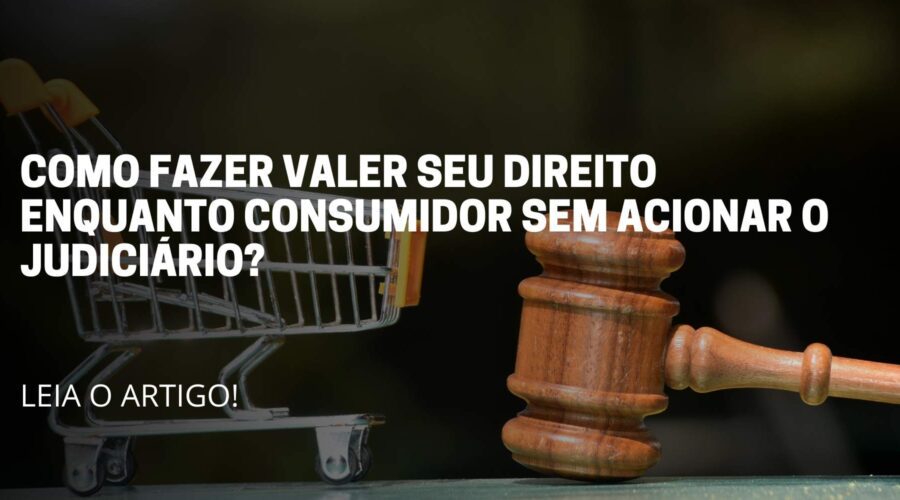 A imagem reflete um carrinho de compras + malhete. No meio da imagem reflete o Título do artigo: COMO FAZER VALER SEU DIREITO ENQUANTO CONSUMIDOR SEM ACIONAR O JUDICIÁRIO?