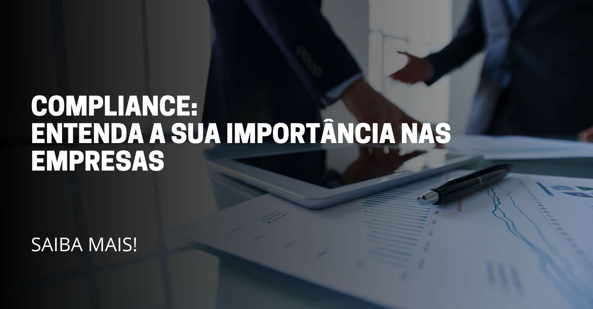 A imagem reflete uma imagem de uma pessoa verificando um documento. Título do artigo: COMPLIANCE, ENTENDA A SUA IMPORTÂNCIA NAS EMPRESAS