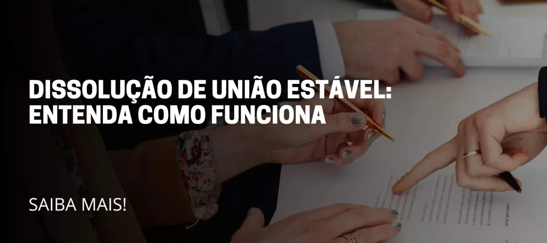 Dissolução-de-união-estável A imagem reflete uma casal assinando a dissolução de união estável